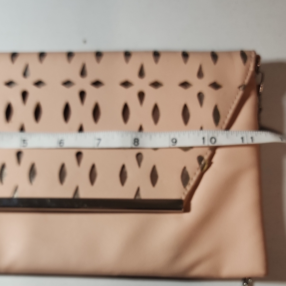 Elegant Pink and Gold Clutch with Chain - Picture 3 of 6